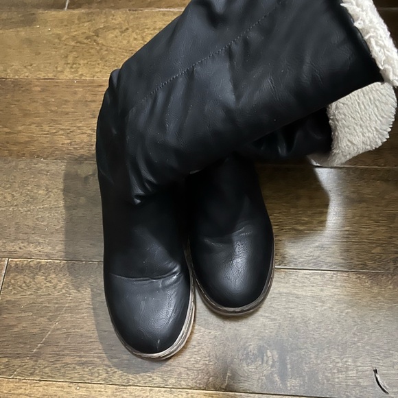 Black winter boots with rubber soles - Picture 5 of 5